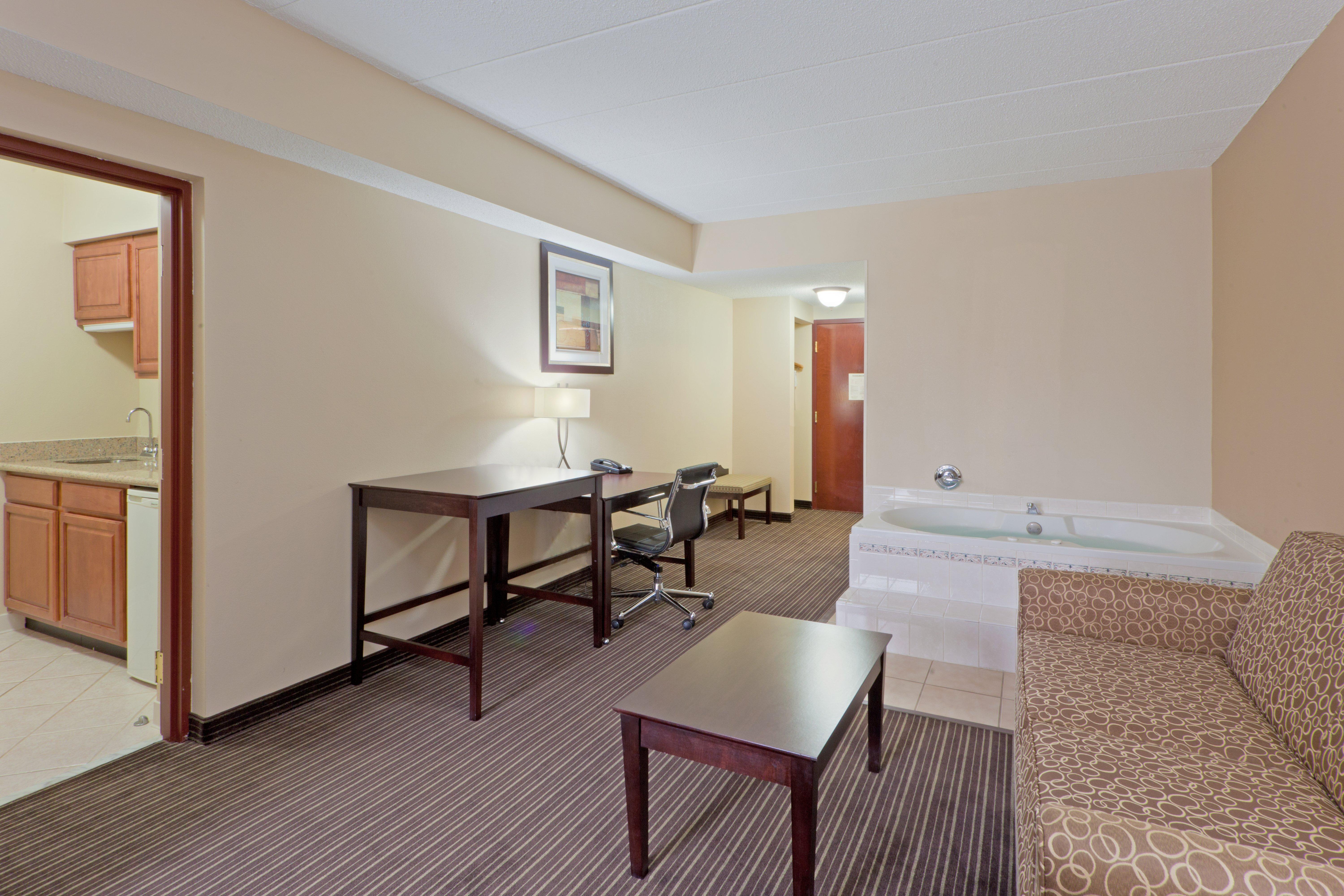 Holiday Inn Express Hotel & Suites Charleston-Southridge, An Ihg Hotel Eksteriør billede