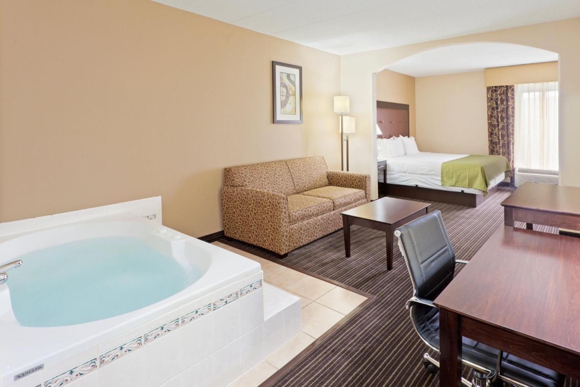 Holiday Inn Express Hotel & Suites Charleston-Southridge, An Ihg Hotel Eksteriør billede