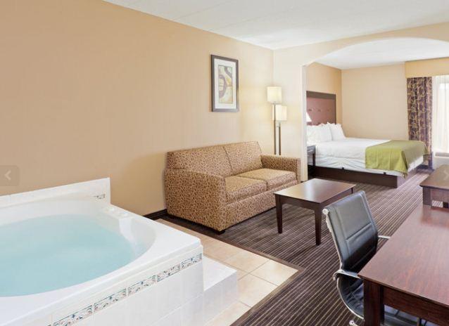 Holiday Inn Express Hotel & Suites Charleston-Southridge, An Ihg Hotel Værelse billede