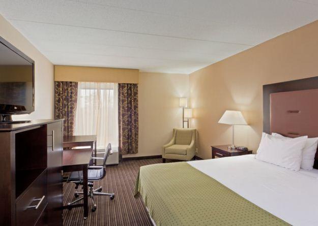 Holiday Inn Express Hotel & Suites Charleston-Southridge, An Ihg Hotel Værelse billede